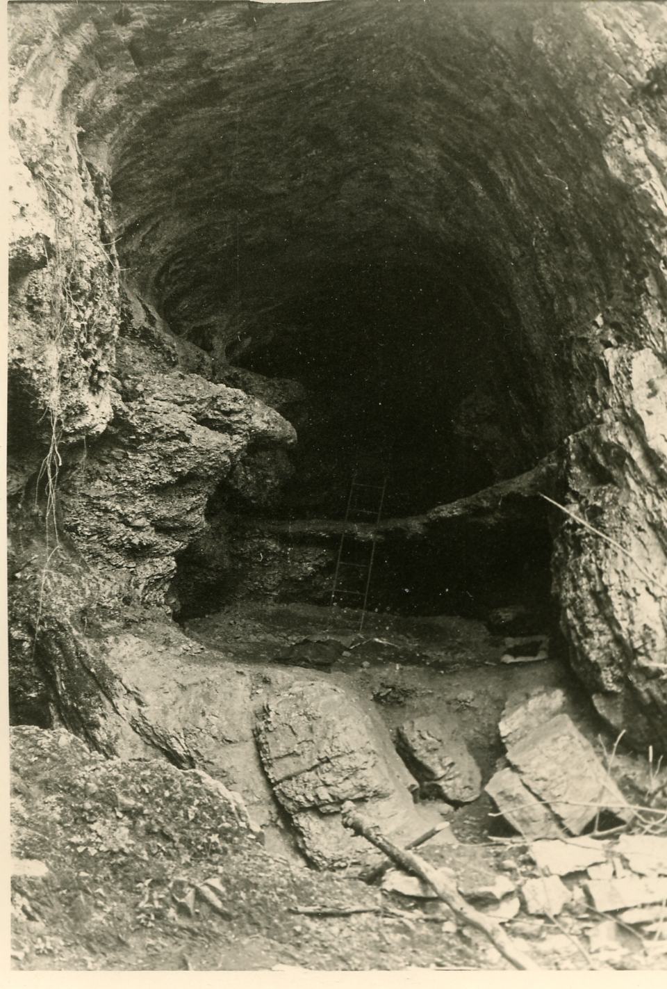 Porche du Trou Madame (Photo P. CASTIN, années 1960)
Fichier manquant